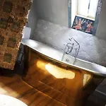 Crab Manor Otel