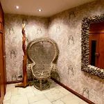 Crab Manor Hotel *