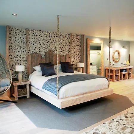 Crab Manor Hotel *